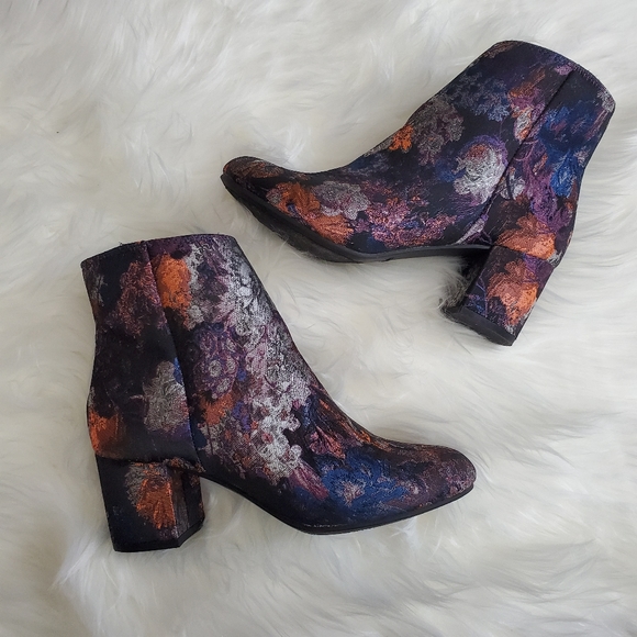 Zigi Soho Shoes - Floral Block Heel Booties